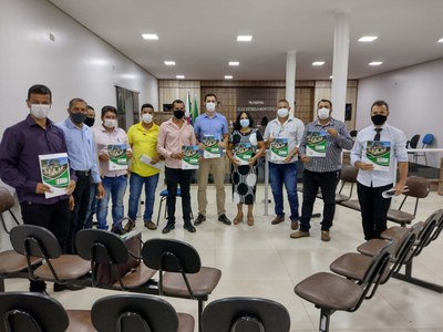 Encontro com professores da EFAN para concretização de liberação de transporte.